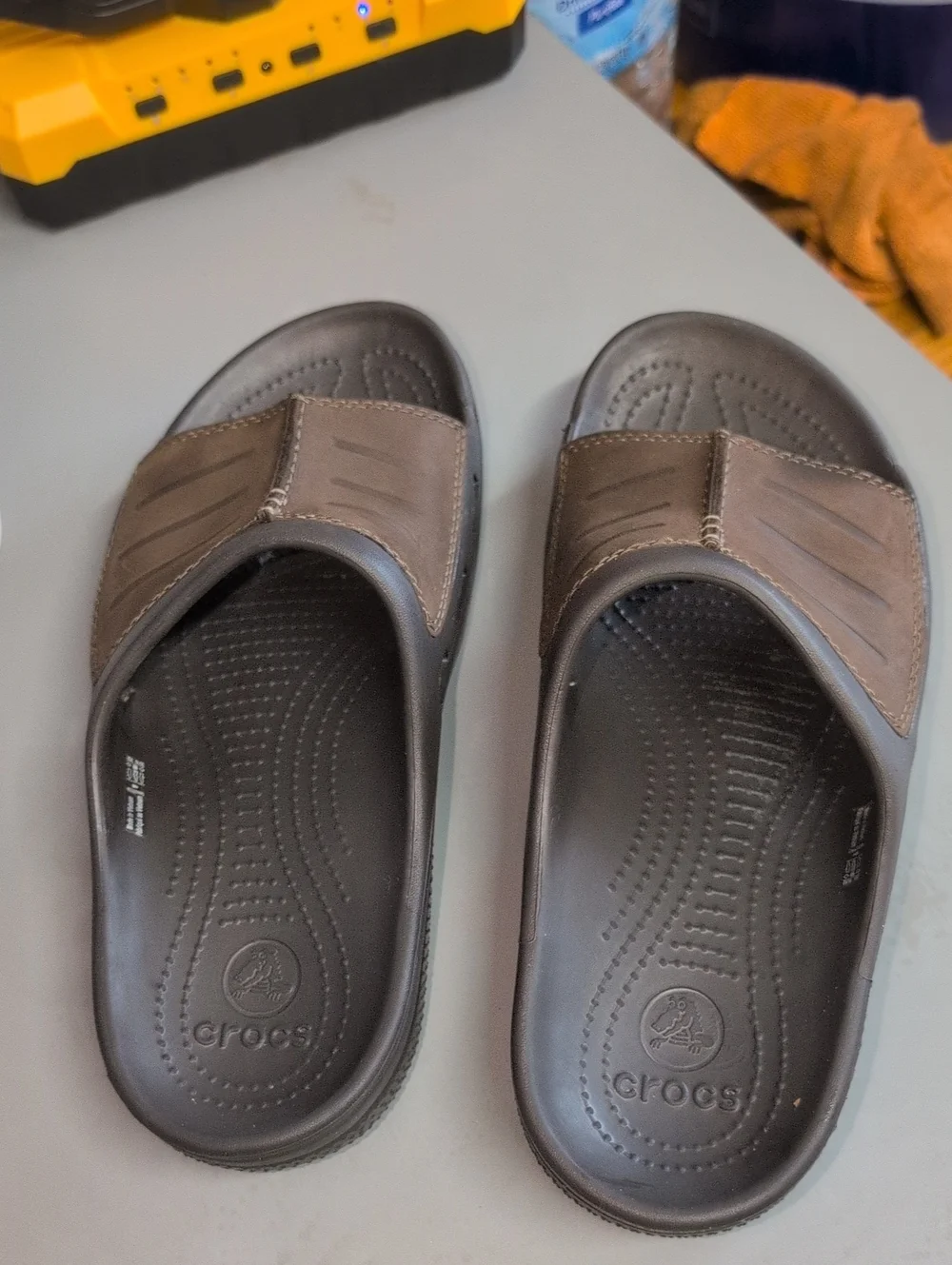 Crocs Sz.8) Slide Sandals in Brown — Casual Men’s Slip-Ons